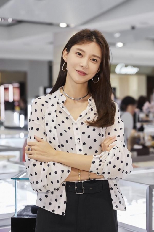 차예련, 차도녀의 블랙앤화이트 스타일링