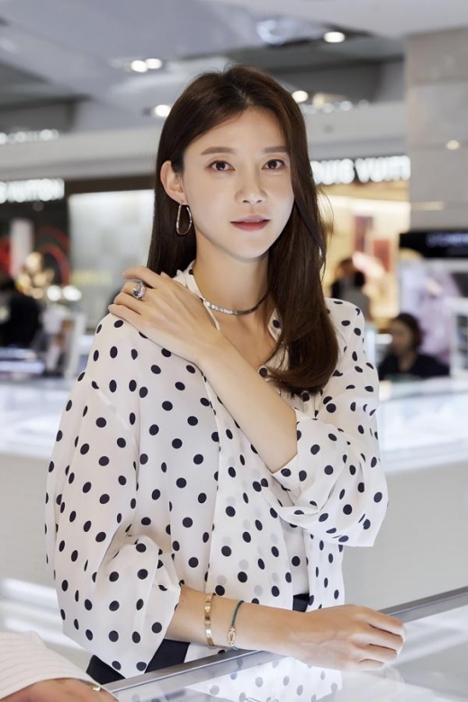차예련, 차도녀의 블랙앤화이트 스타일링