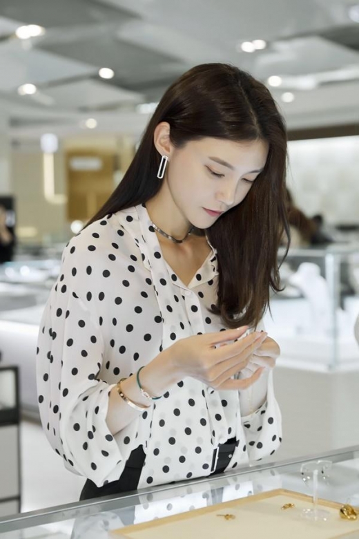 차예련, 차도녀의 블랙앤화이트 스타일링