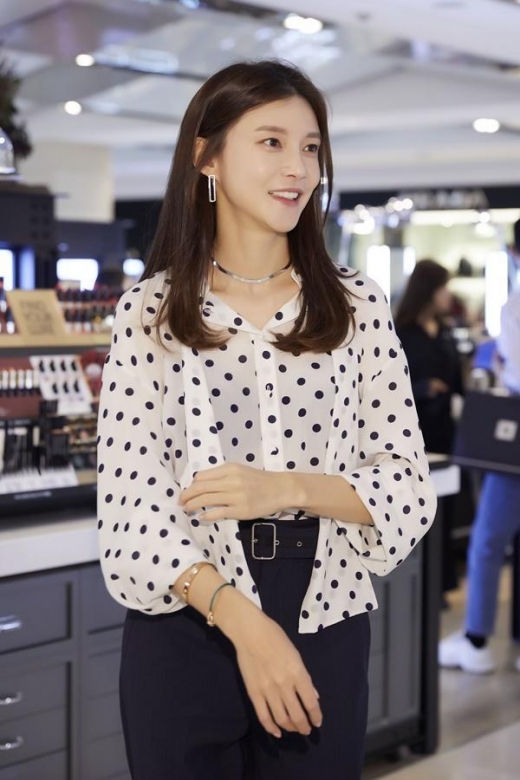 차예련, 차도녀의 블랙앤화이트 스타일링
