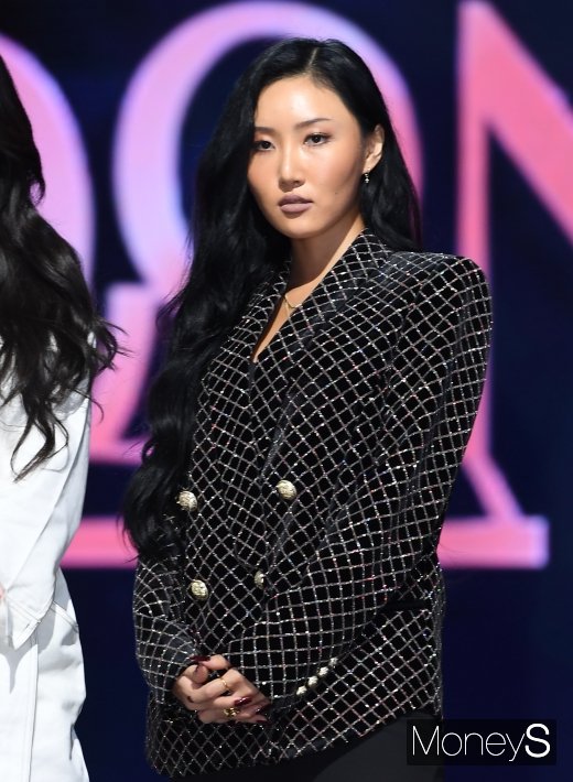 [머니S포토] 마마무 화사, 뿜어져 나오는 걸크러시