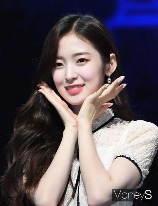[머니S포토] 오마이걸 아린 '활짝 핀 꽃미모'