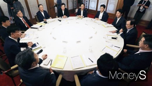 [머니S포토] 고위 당정청, 지소미아 종료·화이트리스트 제외 조치 영향점검