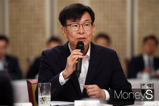 [머니S포토] 발언하는 김상조 청와대 정책실장