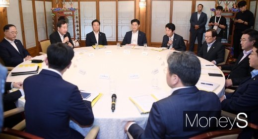 [머니S포토] 고위당정청협의 앞서 발언하는 이낙연 총리