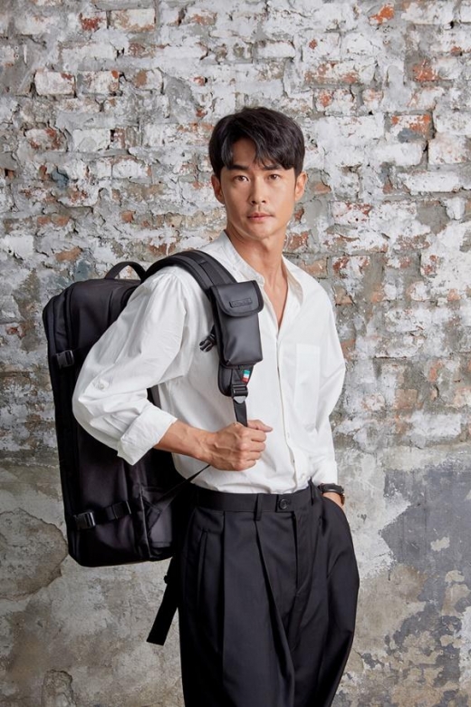 폴리스, 배정남 가방 모델로 발탁