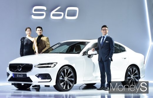 [머니S포토] 볼보 3세대 S60공개, 국내 중형세단 시장의 공략