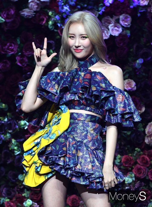 [머니S포토] 선미 '팬들에게 보내는 시그니처 포즈'