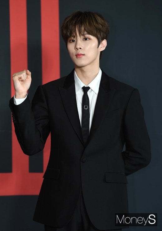[머니S포토] 엑스원 김우석, 눈을 뗄 수 없는 꽃미남