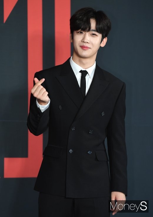 [머니S포토] 엑스원 김요한 '여심저격 하트'