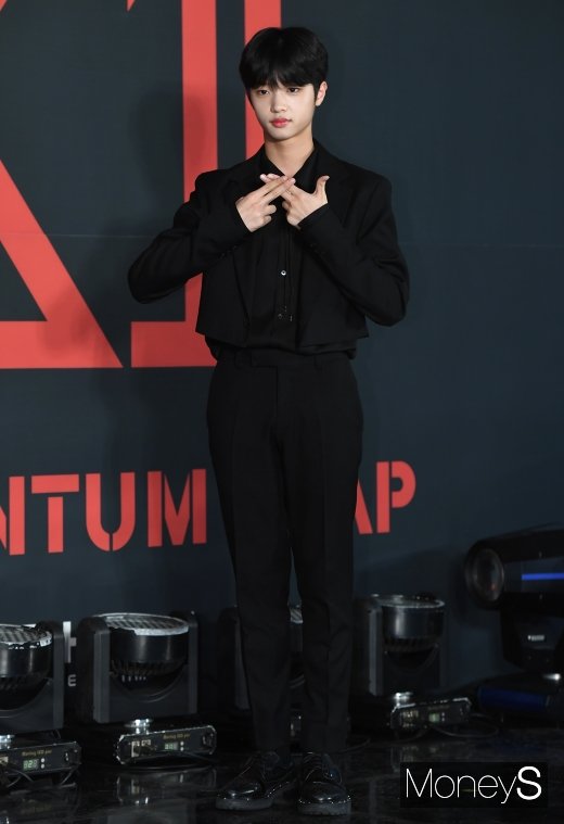 [머니S포토] 엑스원 손동표 '시그니처 포즈'