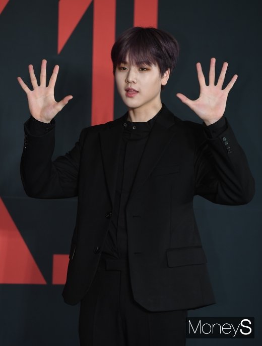 [머니S포토] 엑스원 남도현, 닥터스트레인지 연상시키는 포즈