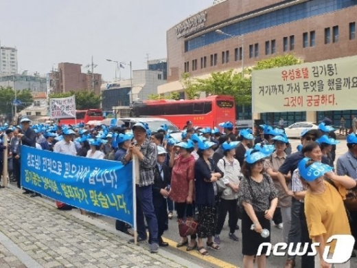 지난달 14일 서울성락교회 개혁협의회가 김기동 목사의 퇴진을 요구하는 집회를 열고 있다. /사진=뉴스1