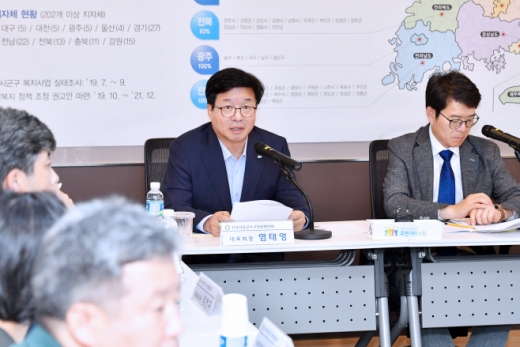 염태영 시장이 ‘복지대타협 특위 자문위원단 위촉식, 간담회’에 앞서 발언하고 있다. / 사진제공=수원시