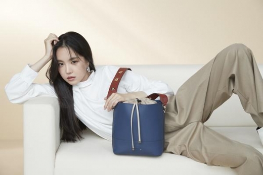 손나은 화보, 고혹적인 분위기의 '가을여신'