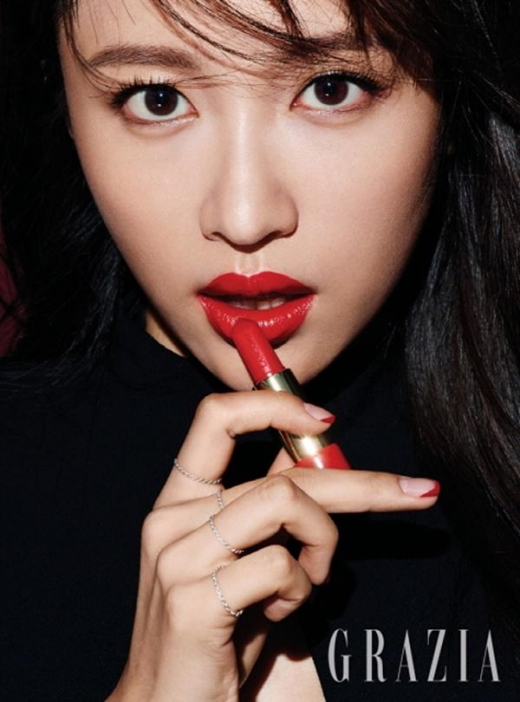 하니, 강렬한 레드립으로 섹시한 뷰티 화보