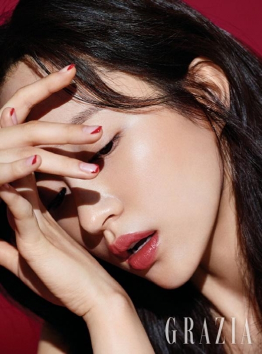 하니, 강렬한 레드립으로 섹시한 뷰티 화보