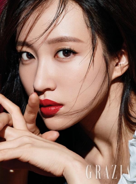 하니, 강렬한 레드립으로 섹시한 뷰티 화보