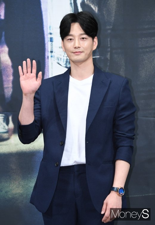 [머니S포토] '타인은 지옥이다' 이현욱, 묘하게 끌리는 외모