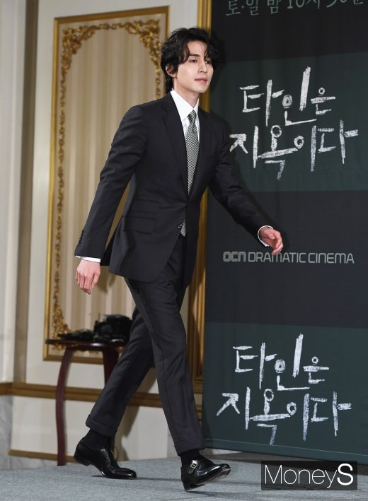 [머니S포토] 이동욱, 등장부터 시선 잡는 비주얼