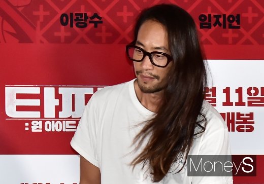 [머니S포토] 자유인 모습 뭍어나는 배우 류승범