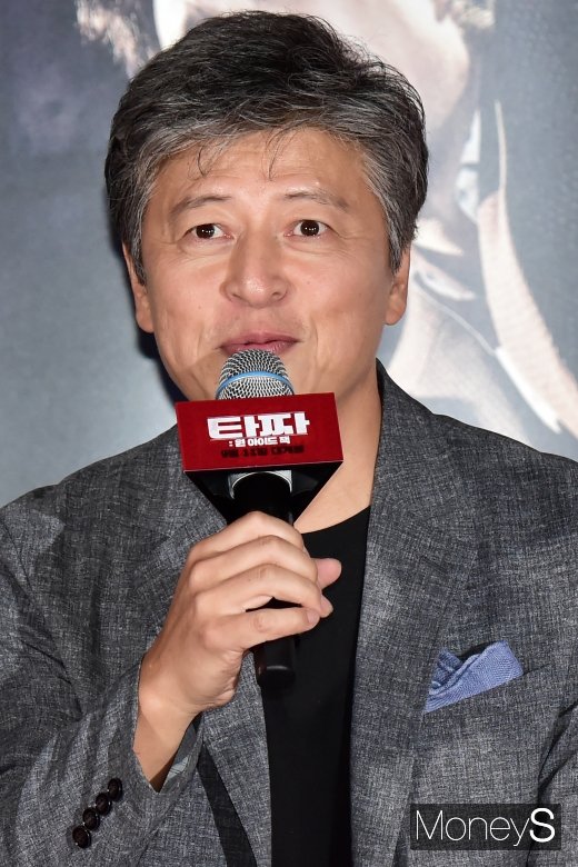 [머니S포토] 타짜3 맏형 권해요, 인자한 미소와 함께 답변