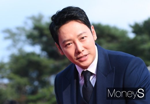 [머니S포토] 김동욱 '강렬한 눈빛'
