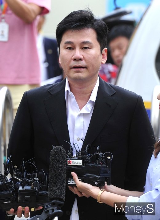 [머니S포토] 양현석 전 대표, 피의자 신분으로 경찰 출석