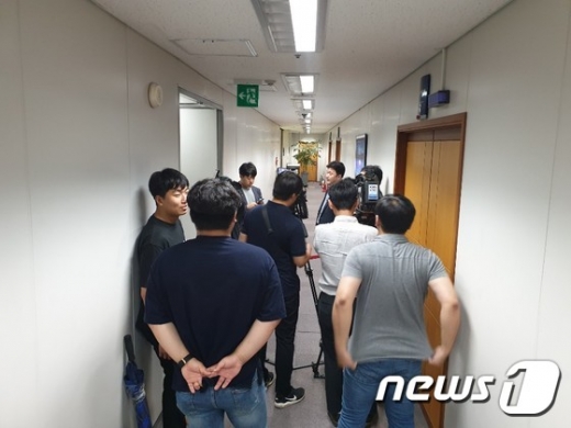 검찰은 29일 오거돈 부산시장 집무실을 압수수색 중이다. /사진=뉴스1   