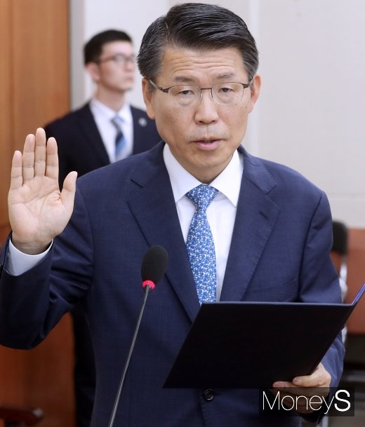 [머니S포토] 은성수 금융위원장 후보자, 
