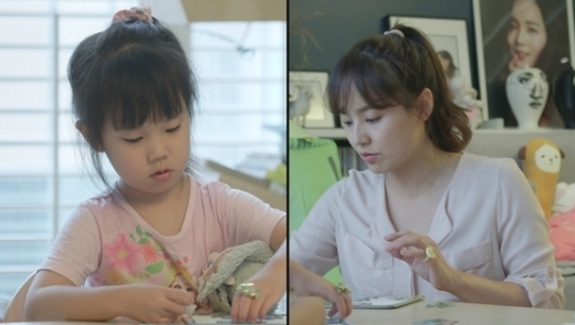 방송인 유진(오른쪽)과 딸 로희. /사진=MBC 제공