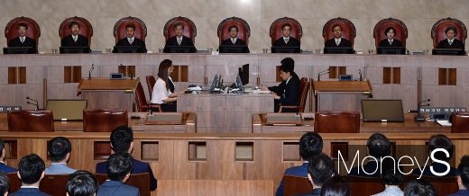 [머니S포토] 대법원, 박근혜 전 대통령 2심 판결 파기환송