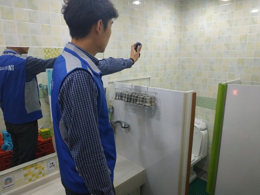 공중화장실 안전점검. / 사진제공=양주시설관리공단