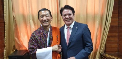 최대호 안양시장이 28일 로테이 체리 부탄 국무총리와 환담을 나눴다. / 사진제공=안양시