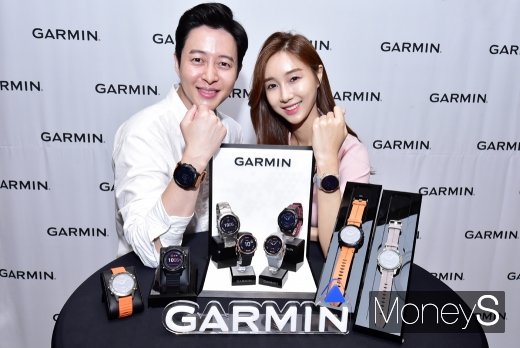 [머니S포토] 가민, 태양열 충전 프리미엄 스마트원치 '피닉스6' 시리즈 공개