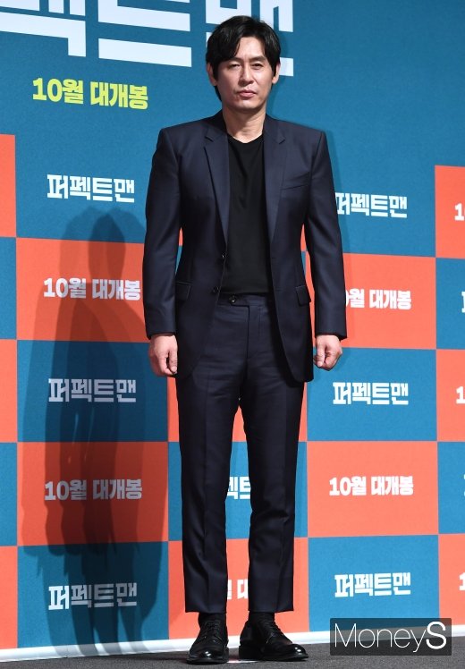 [머니S포토] 설경구 '중년의 멋스러움'