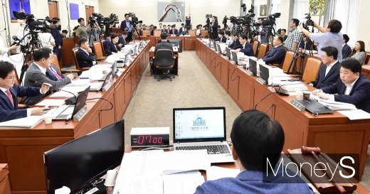 [머니S포토] 한상혁 방통위원장 후보자 국회 인사청문회