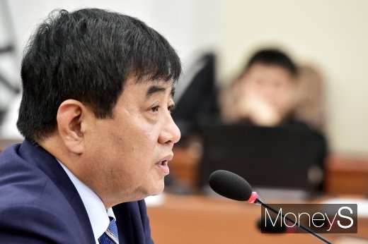 한상혁 방송통신위원장 후보자가 30일 서울 국회에서 열린 인사청문회에 출석해 의원들의 질의에 답하고 있다. /사진=임한별 기자
