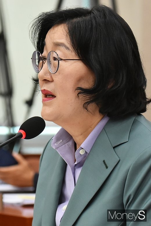 [머니S포토] 질의에 답하는 이정옥 후보자