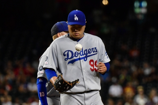 30일 오전(한국시간) 미국 애리조나주 피닉스 체이스 필드에서 열린 2019 미국메이저리그(MLB) 애리조나 다이아몬드백스전에서 7실점으로 부진하며 강판당한 LA 다저스의 투수 류현진. /사진=로이터