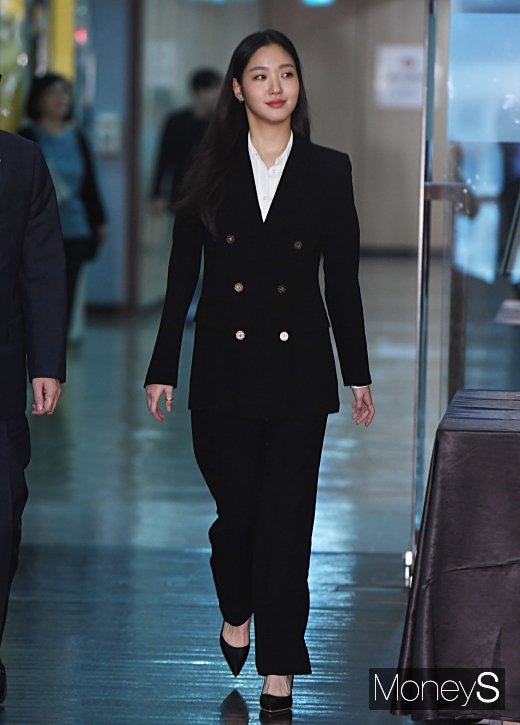 [머니S포토] 김고은, 단정한 패션으로 참석