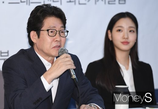 [머니S포토] 조명래 장관 '텀블러 사용 동참해주세요'
