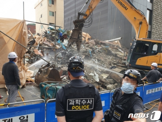 서울 서초구 잠원동 붕괴 사고 현장. /사진=뉴스1