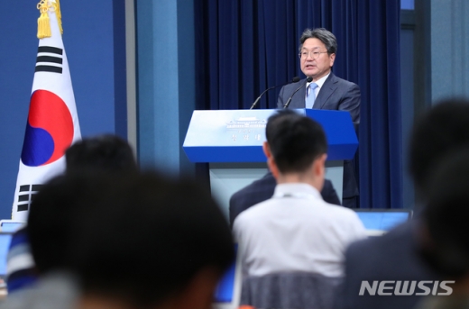 강기정 청와대 정무수석 30일 브리핑 모습. /사진=뉴시스   