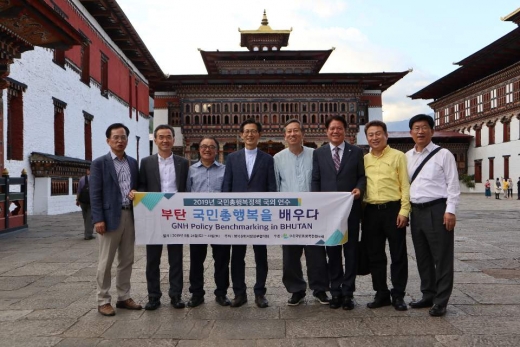부탄(Bhutan)을 방문해 행복정책 공부에 몰두하고 있는 이항진 시장이 ‘행복의 나라 부탄’ 연수일정 마무리했다. / 사진제공=여주시