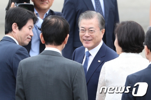 문재인 대통령이 아세안 3국 순방을 위해 지난 1일 서울공항을 통해 출국했다. /사진=뉴스1