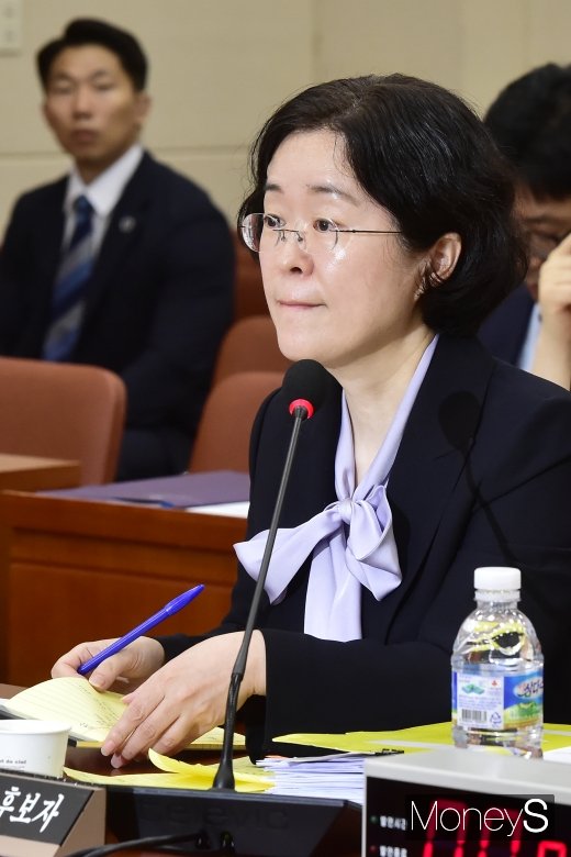 [머니S포토] 질의 경청하는 조성욱 후보자