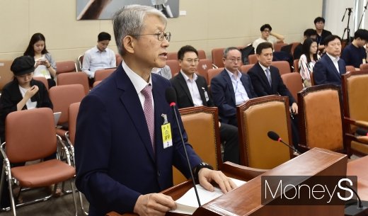[머니S포토] 최기영 과기정통부장관 후보자 인사청문회 출석