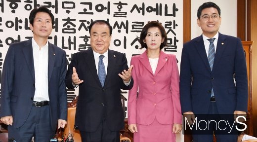 [머니S포토] 한자리에 모인 국회의장 및 교섭단체 원내대표