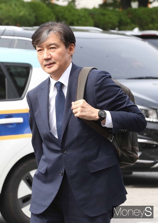 [머니S포토] 국회로 들어서는 조국 장관 후보자